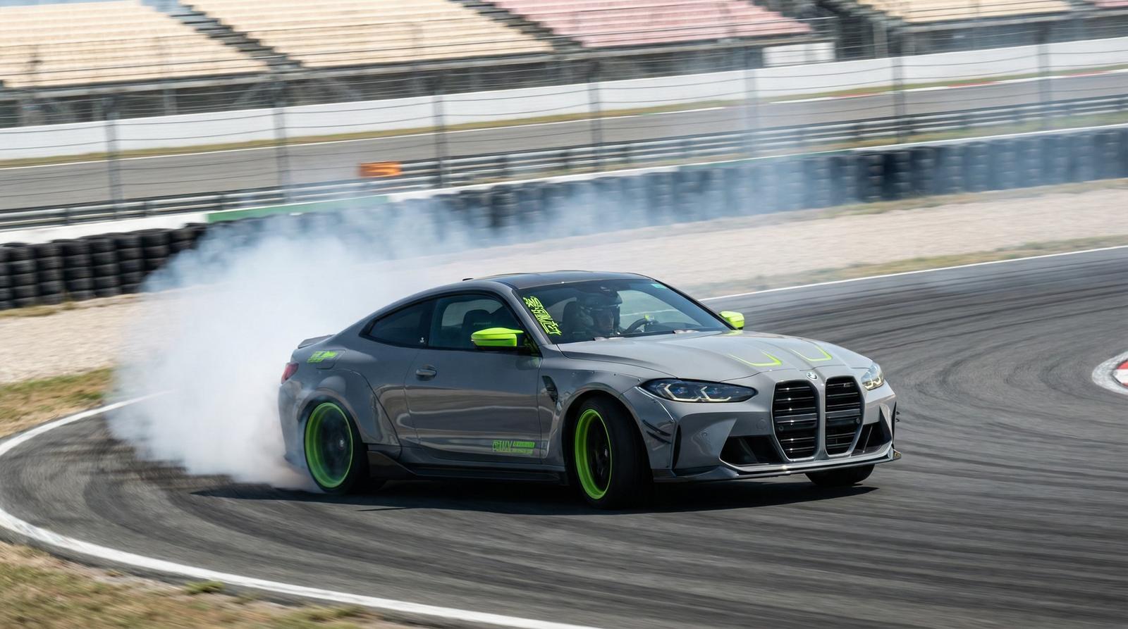 母狗官网 - 赛道漂移挑战：改装M4极限测试视频